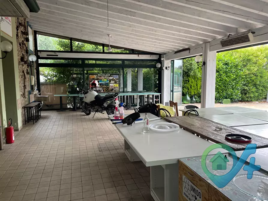 Immagine 6 di Locale commerciale in vendita  a Moniga Del Garda