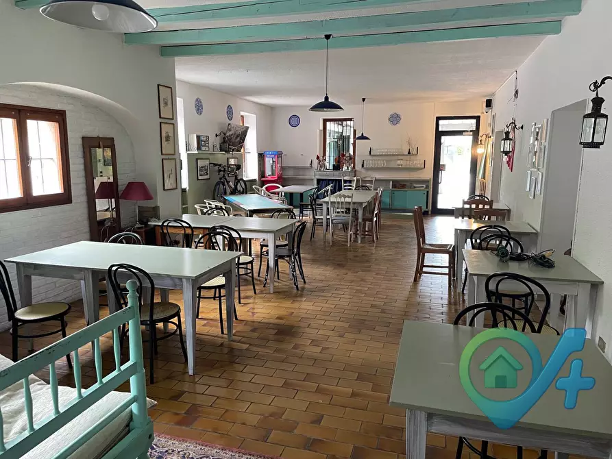 Immagine 3 di Locale commerciale in vendita  a Moniga Del Garda