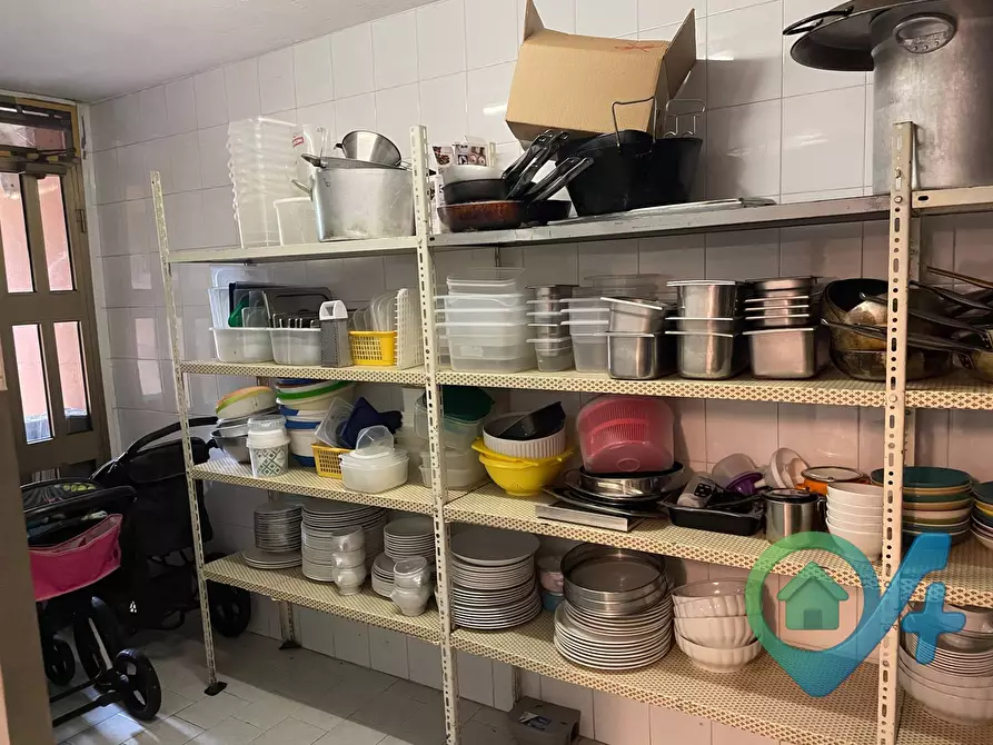 Immagine 9 di Locale commerciale in vendita  a Moniga Del Garda