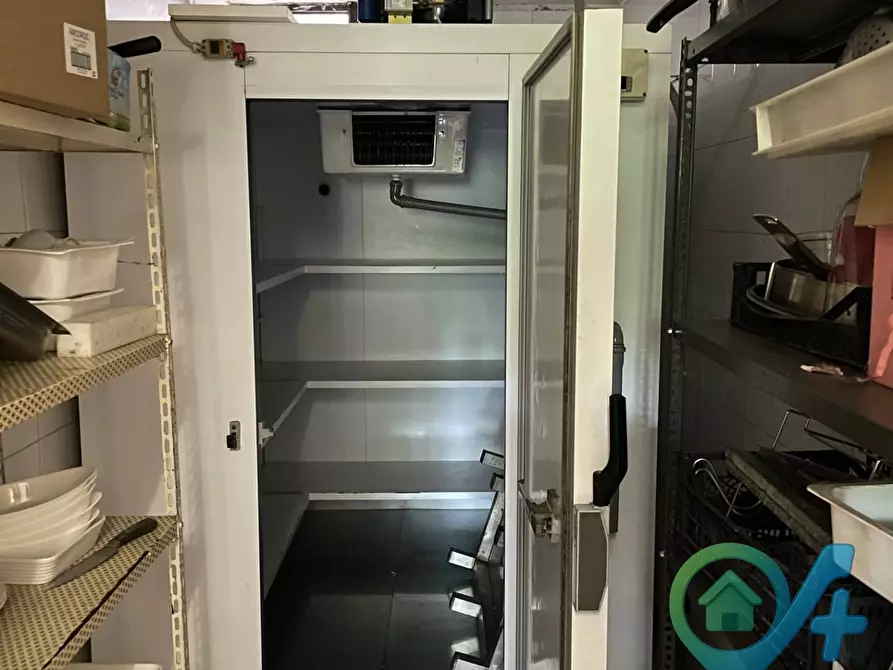 Immagine 10 di Locale commerciale in vendita  a Moniga Del Garda