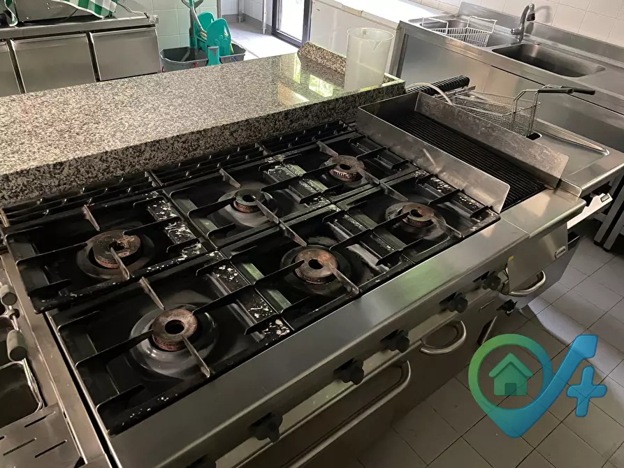 Immagine 14 di Locale commerciale in vendita  a Moniga Del Garda