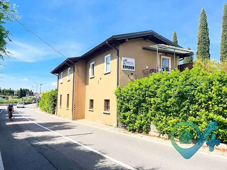Immagine 18 di Locale commerciale in vendita  a Moniga Del Garda