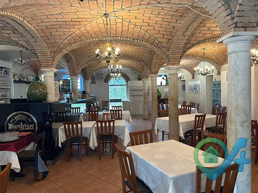 Immagine 1 di Locale commerciale in vendita  in Defendi Semeghini 25 a Quistello