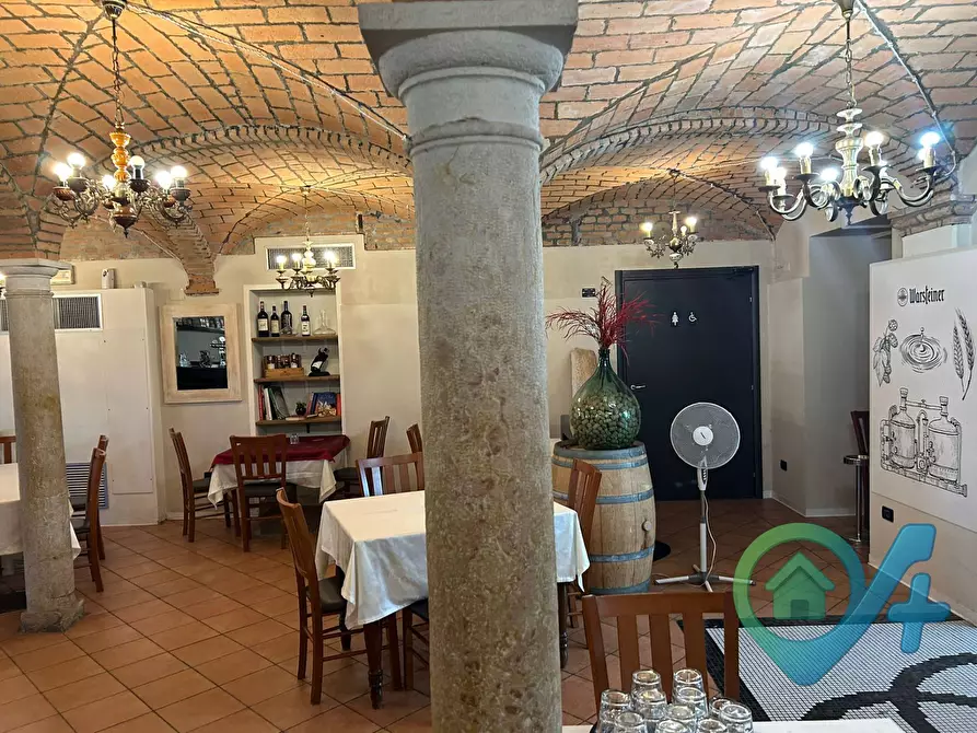 Immagine 4 di Locale commerciale in vendita  in Defendi Semeghini 25 a Quistello