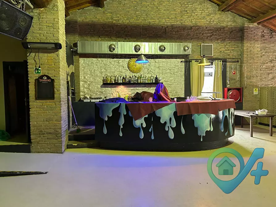 Immagine 7 di Locale commerciale in vendita  in Defendi Semeghini 25 a Quistello