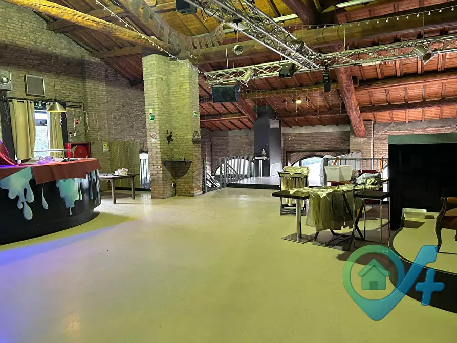 Immagine 8 di Locale commerciale in vendita  in Defendi Semeghini 25 a Quistello