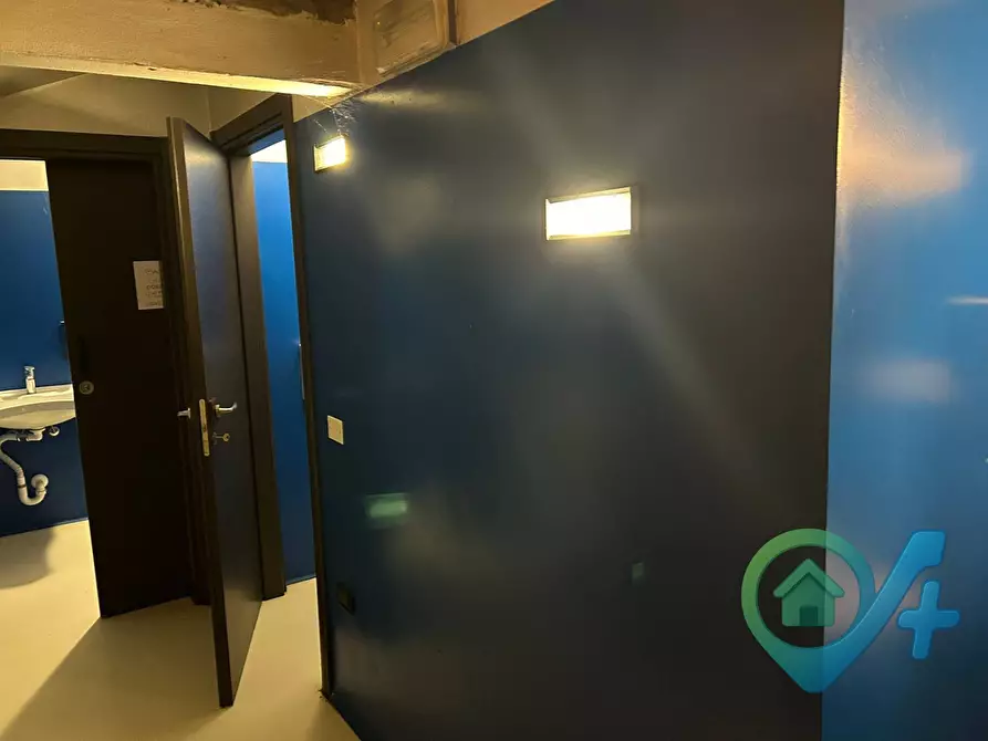 Immagine 10 di Locale commerciale in vendita  in Defendi Semeghini 25 a Quistello