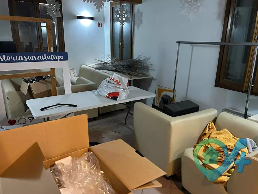 Immagine 13 di Locale commerciale in vendita  in Defendi Semeghini 25 a Quistello