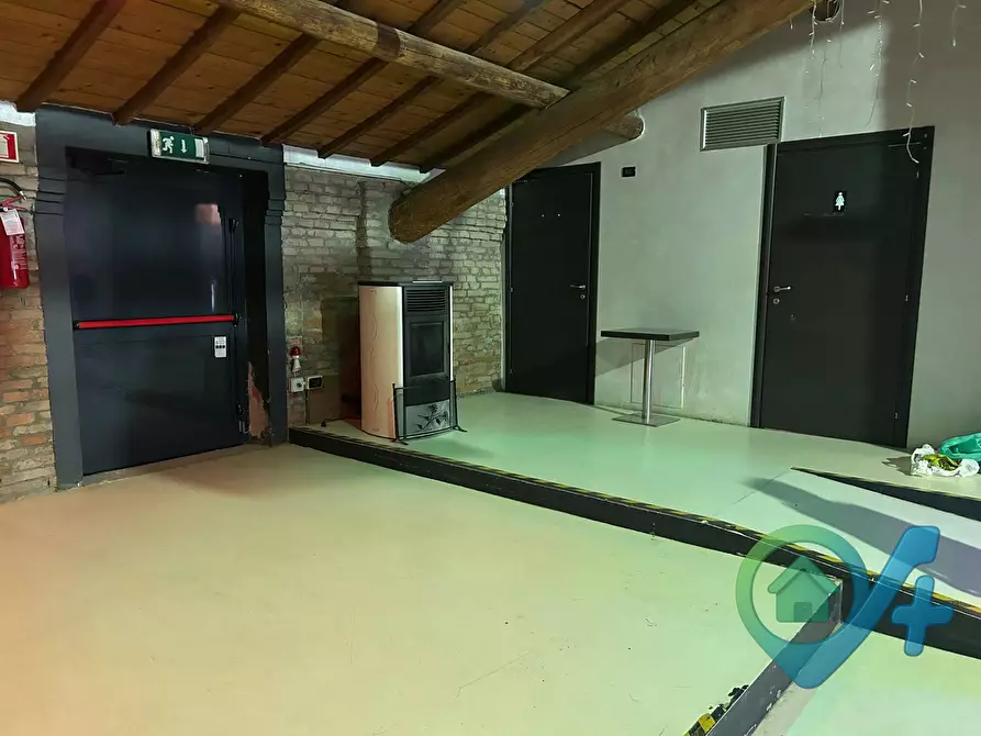 Immagine 17 di Locale commerciale in vendita  in Defendi Semeghini 25 a Quistello