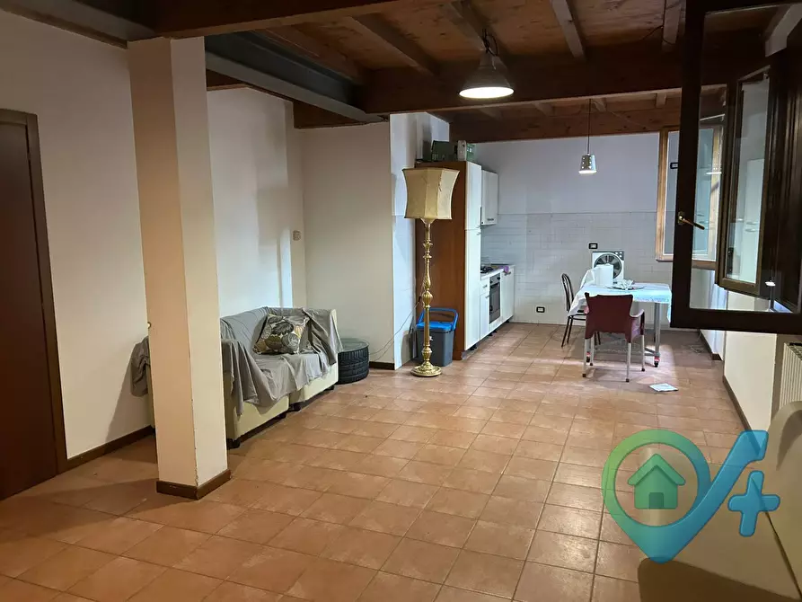 Immagine 24 di Locale commerciale in vendita  in Defendi Semeghini 25 a Quistello