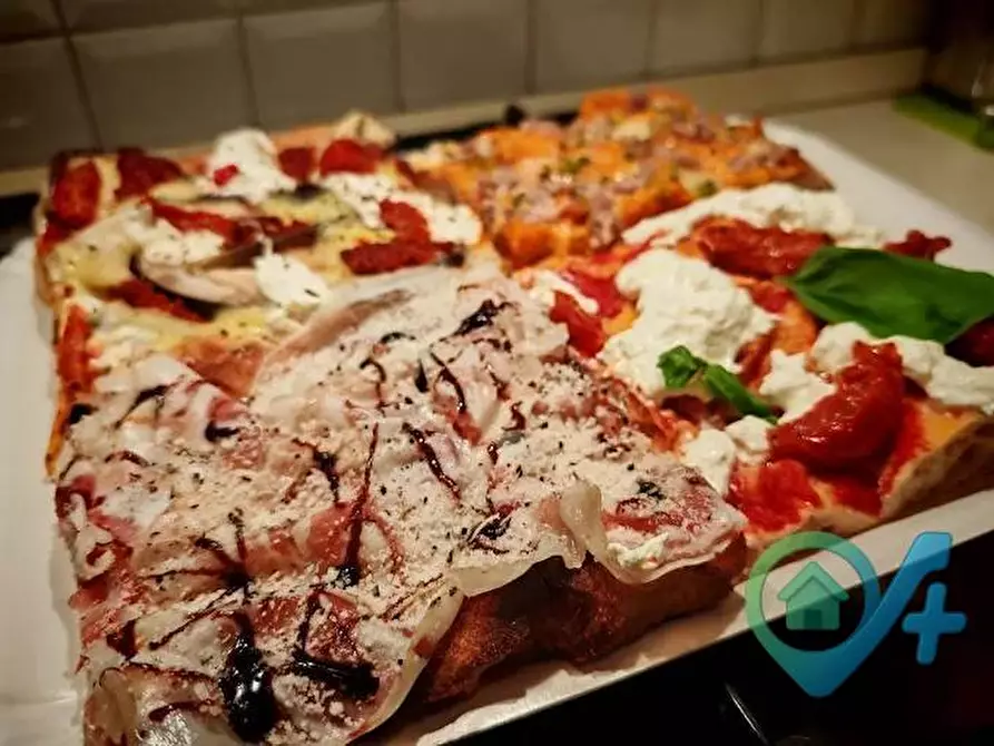 Immagine 4 di Attività commerciale in vendita  a Verona