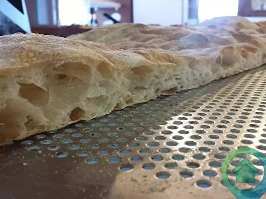 Immagine 5 di Attività commerciale in vendita  a Verona