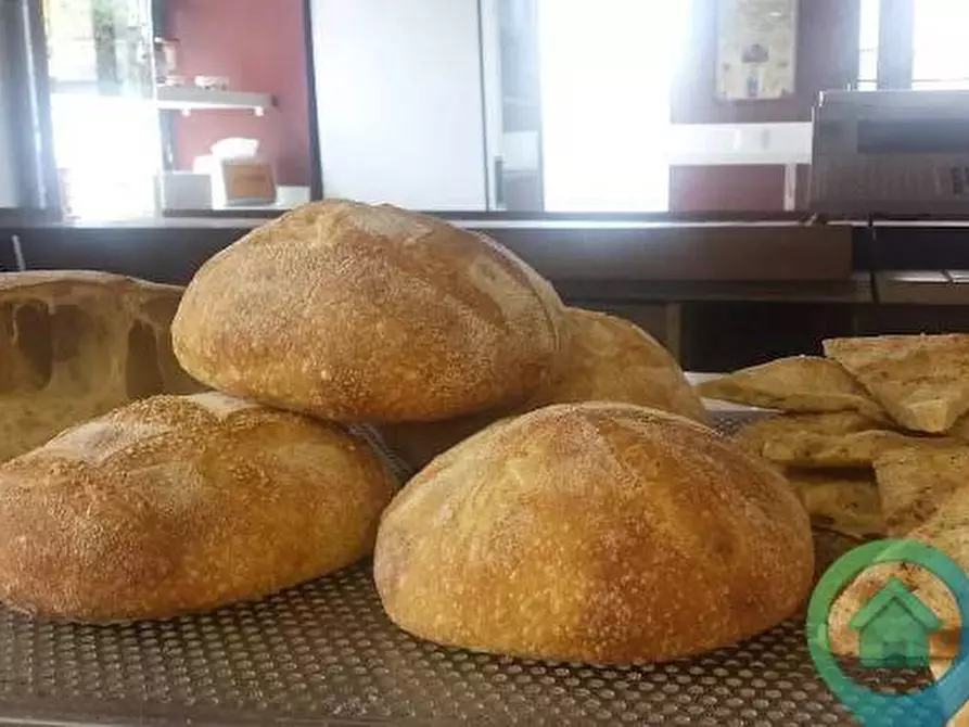 Immagine 7 di Attività commerciale in vendita  a Verona