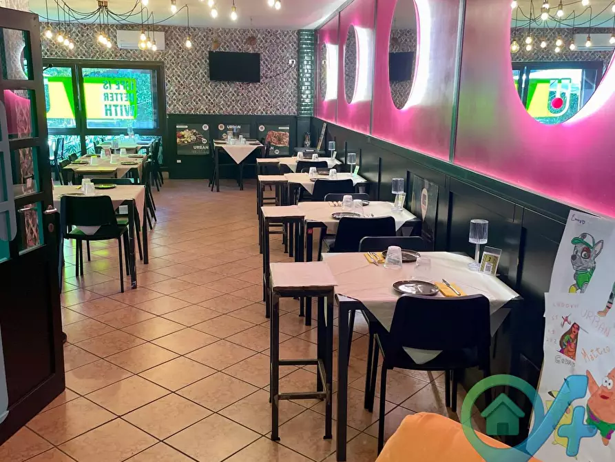 Immagine 9 di Locale commerciale in vendita  in viale Giuseppe Verdi 5 a Sirmione