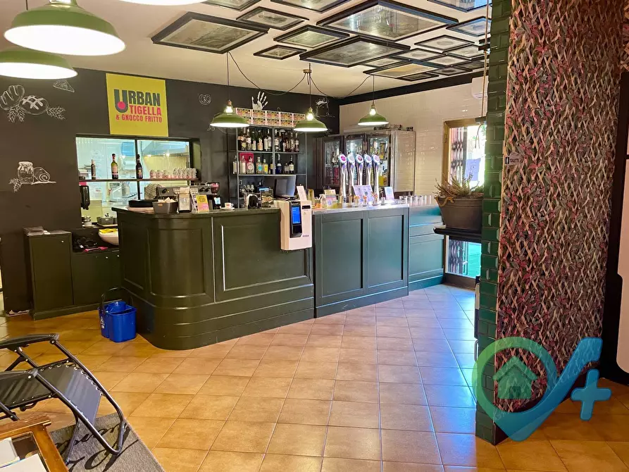 Immagine 11 di Locale commerciale in vendita  in viale Giuseppe Verdi 5 a Sirmione