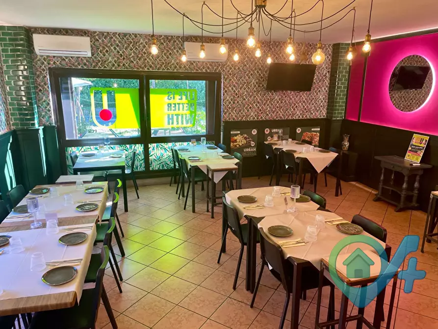 Immagine 13 di Locale commerciale in vendita  in viale Giuseppe Verdi 5 a Sirmione