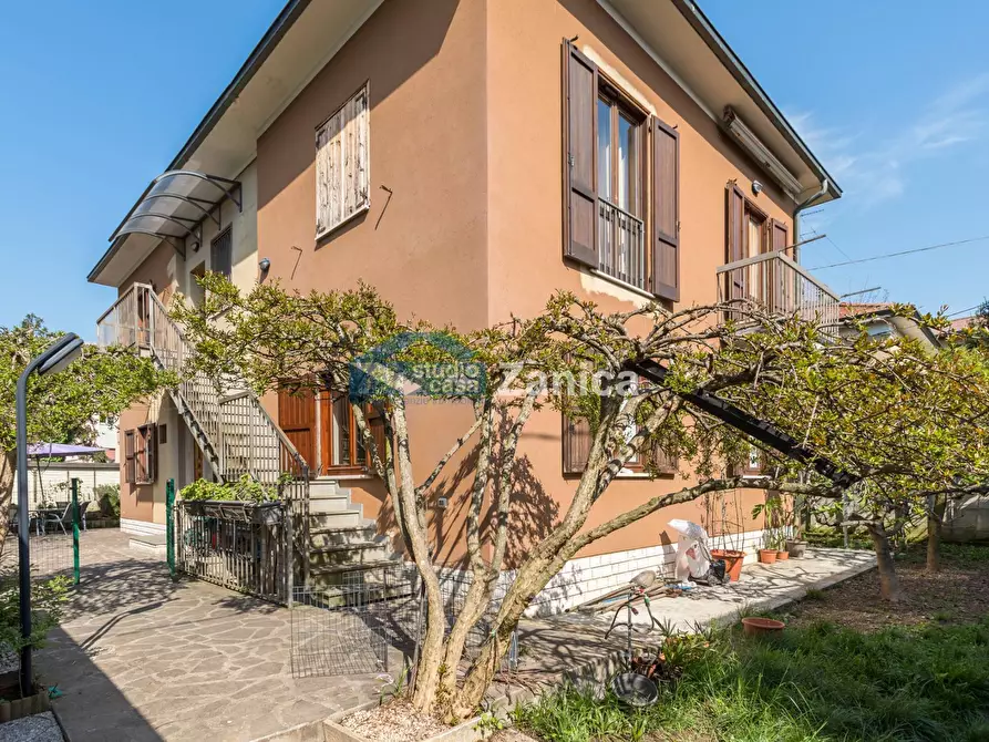 Immagine 1 di Villa in vendita  in Via Costantina a Bergamo