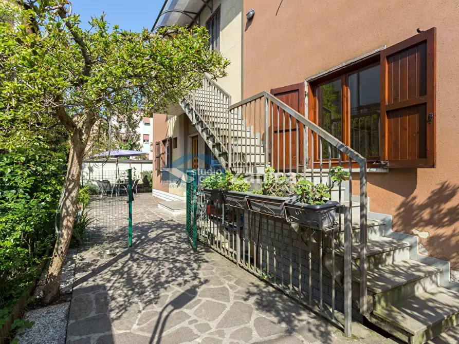 Immagine 2 di Villa in vendita  in Via Costantina a Bergamo