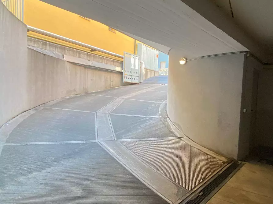 Immagine 6 di Box auto in vendita  in via privata lorenzi a Bergamo