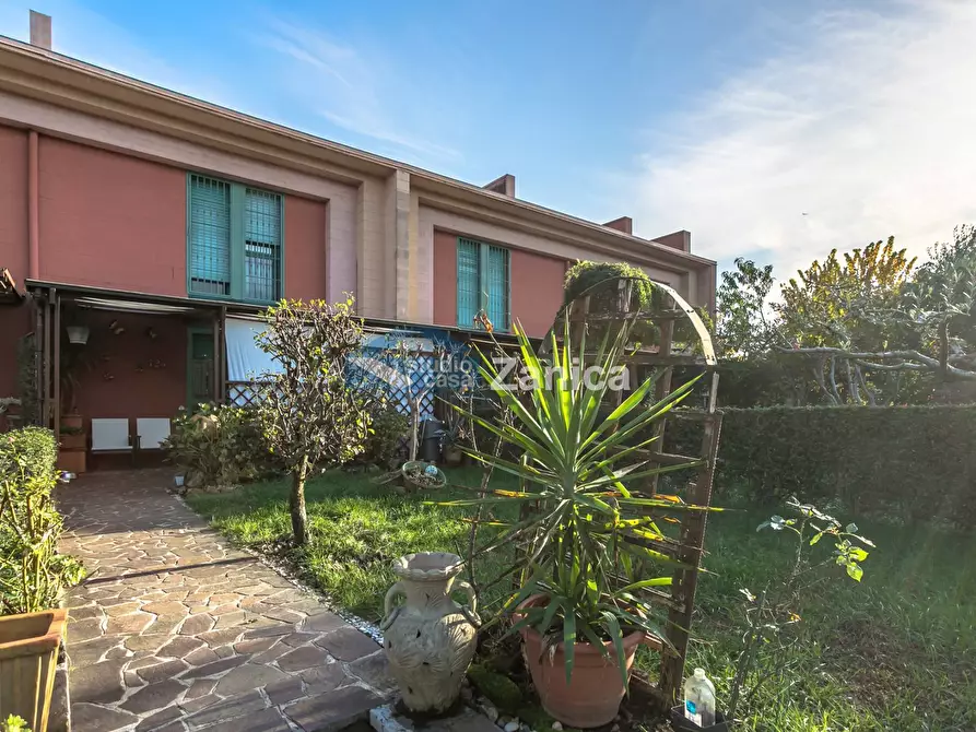 Immagine 1 di Villetta a schiera in vendita  in VIA RAMPINELLI a Bergamo