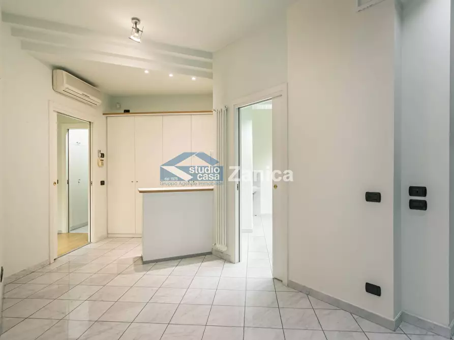 Immagine 5 di Negozio in vendita  in Via Andrea Previtali a Bergamo