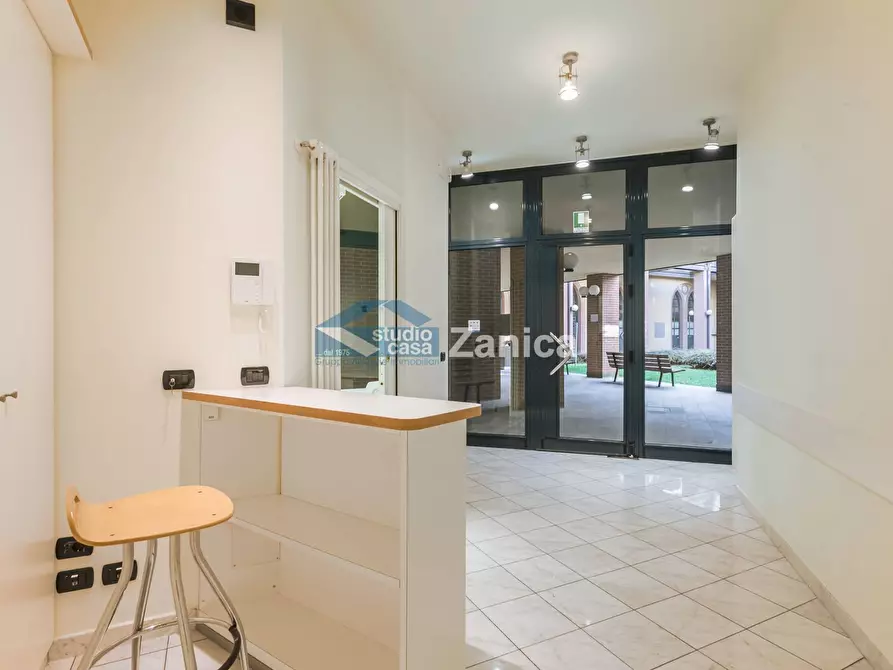 Immagine 6 di Negozio in vendita  in Via Andrea Previtali a Bergamo