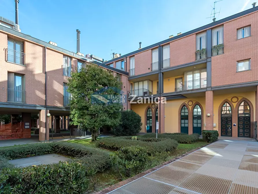 Immagine 9 di Negozio in vendita  in Via Andrea Previtali a Bergamo