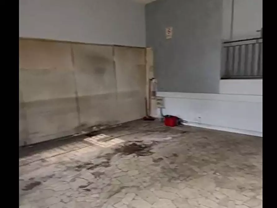 Immagine 3 di Negozio in vendita  in Via Sardegna 8 a Bergamo