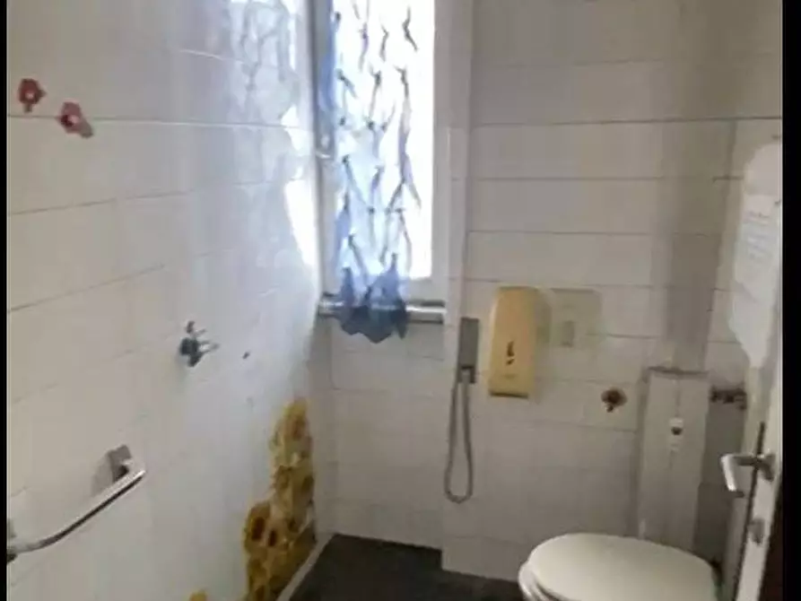 Immagine 7 di Negozio in vendita  in Via Sardegna 8 a Bergamo