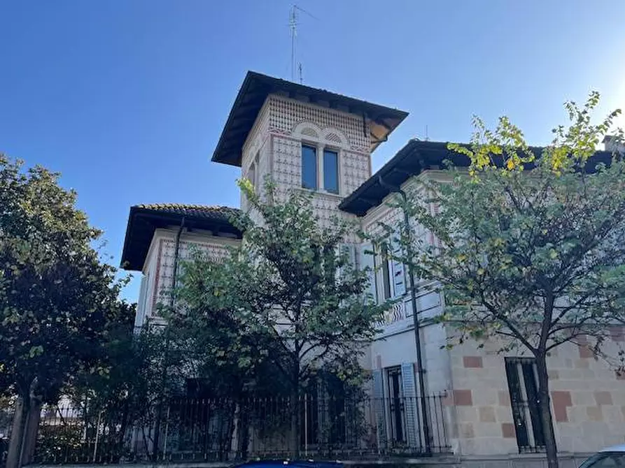 Immagine 1 di Villa in vendita  in Piazza carroccio 7 a Legnano