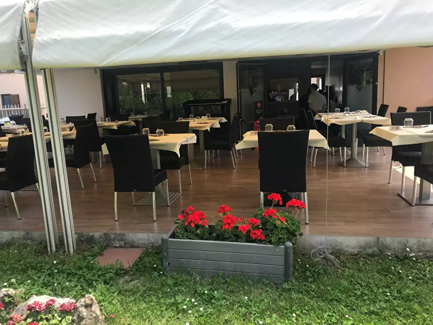 Immagine 3 di Attività commerciale in vendita  a Legnano