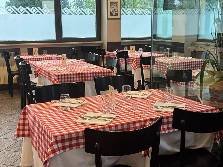 Immagine 5 di Attività commerciale in vendita  a Legnano