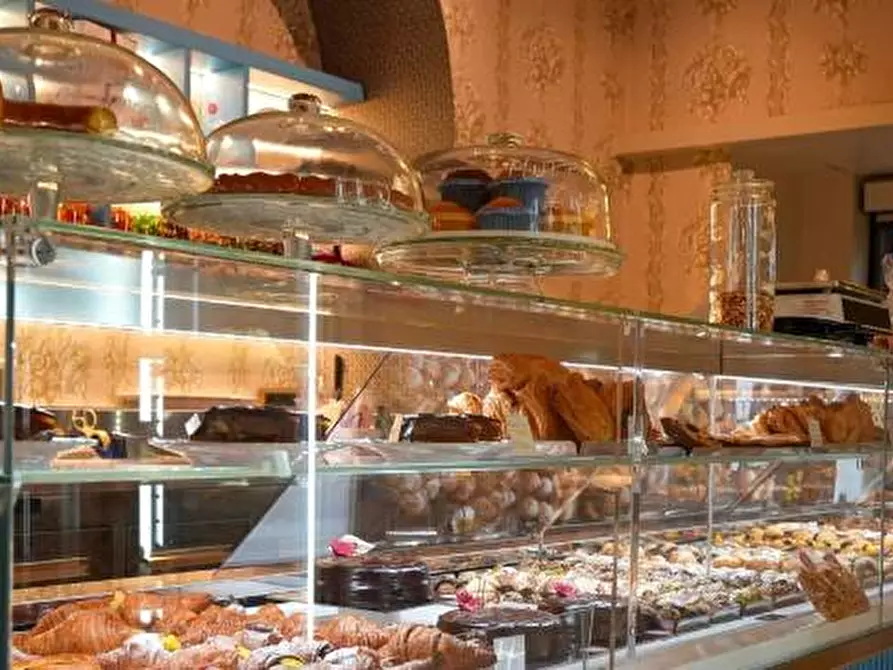 Immagine 1 di Bar / Ristorante in vendita  a Saronno