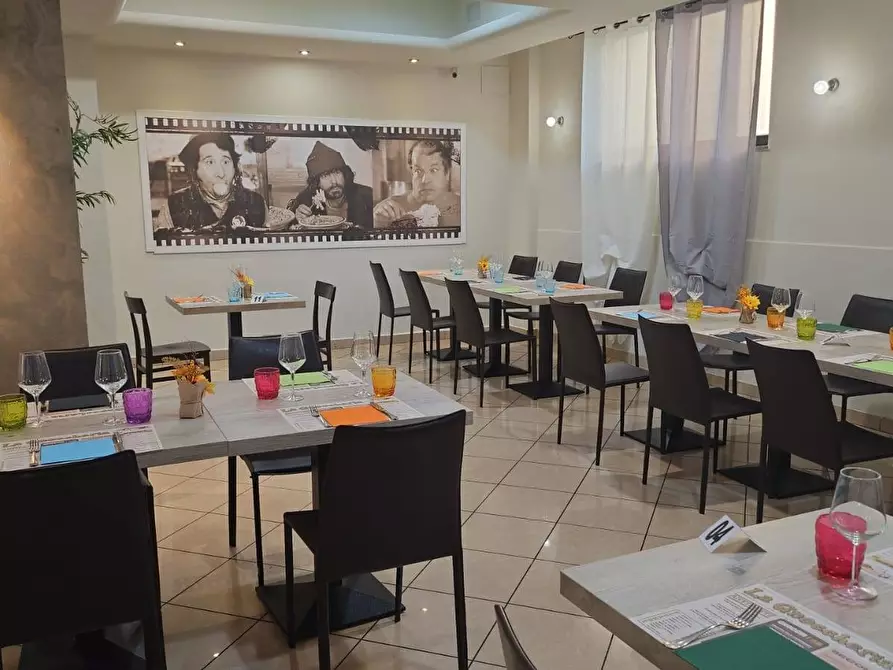 Immagine 9 di Attività commerciale in vendita  a Legnano