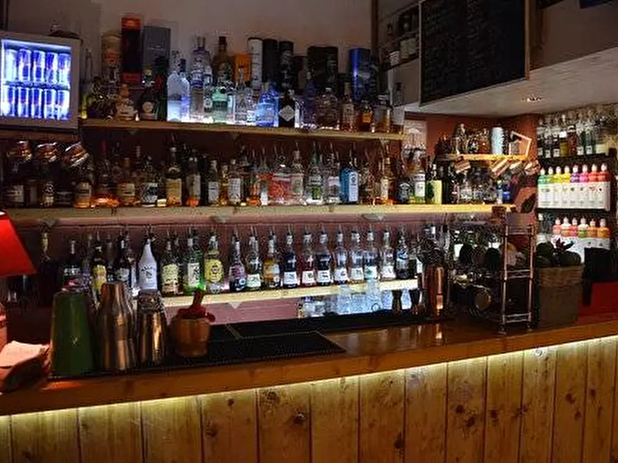 Immagine 1 di Attività commerciale in vendita  a Legnano