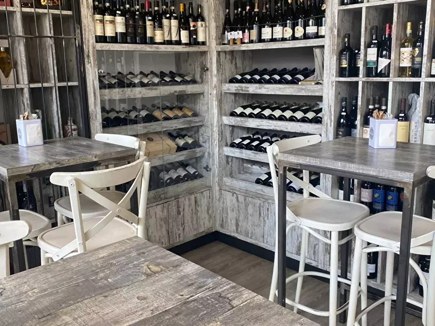 Immagine 1 di Attività commerciale in vendita  a Arese