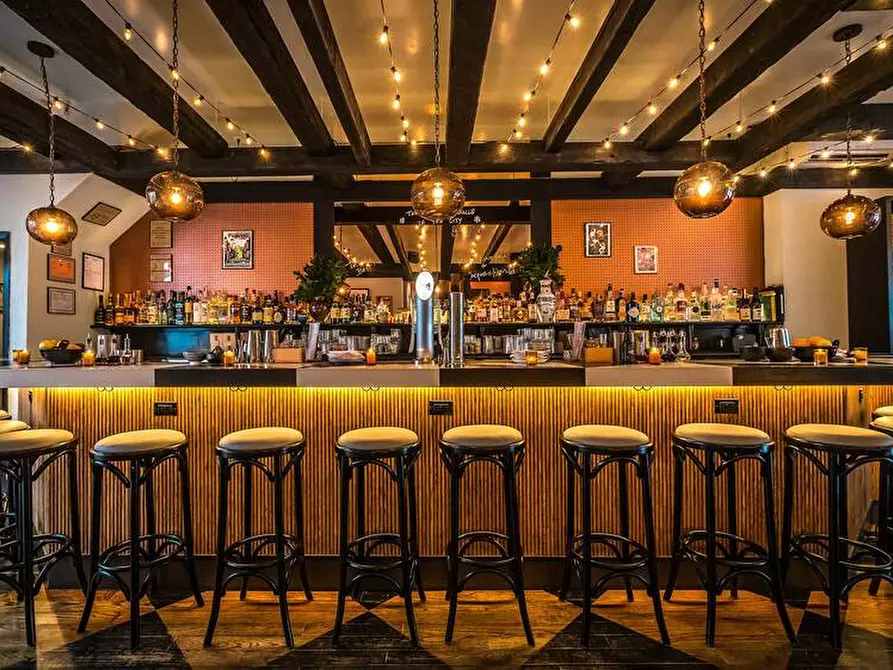 Immagine 1 di Bar / Ristorante in vendita  a Legnano