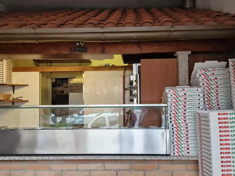 Immagine 2 di Attività commerciale in vendita  a Gallarate