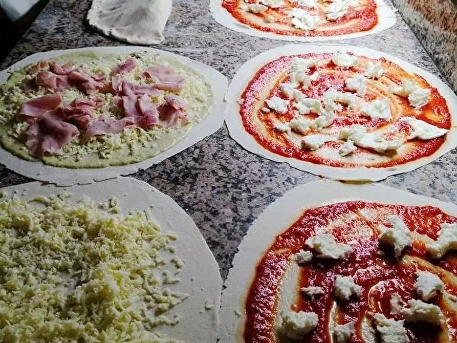 Immagine 2 di Attività commerciale in vendita  a Rho