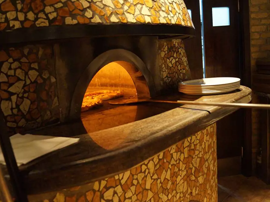 Immagine 1 di Attività commerciale in vendita  a Legnano