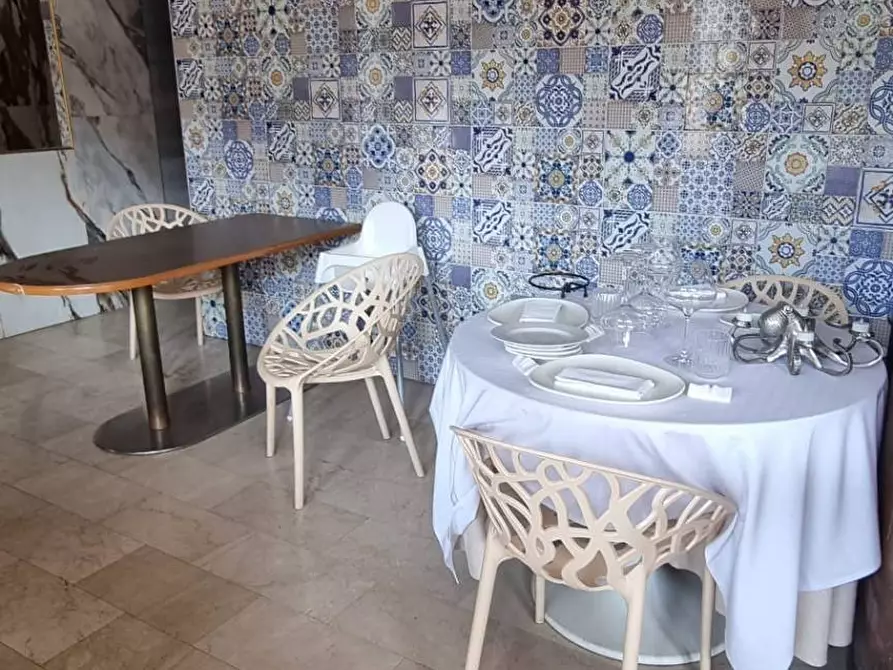 Immagine 1 di Attività commerciale in vendita  a Rho