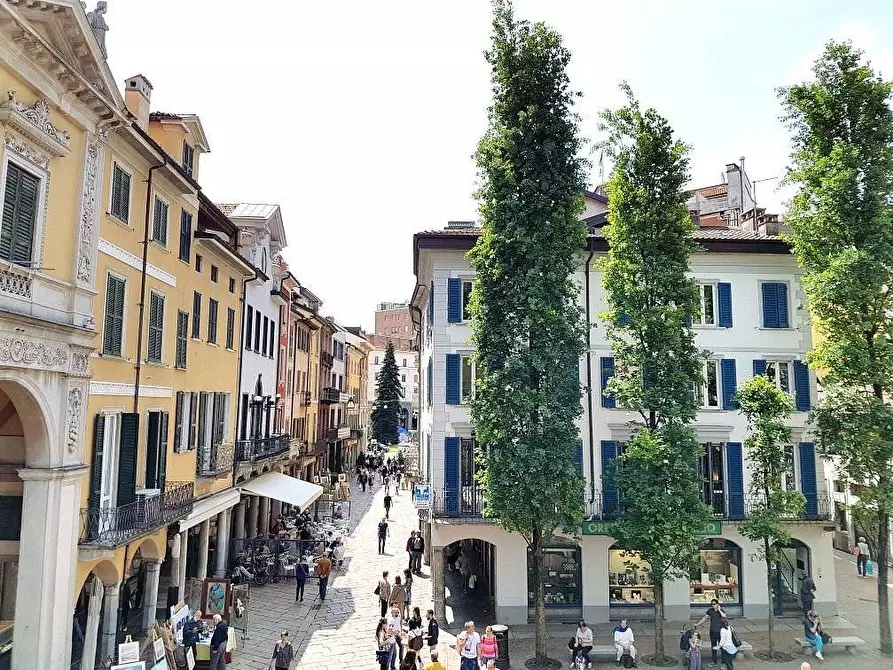 Immagine 1 di Attività commerciale in vendita  a Varese