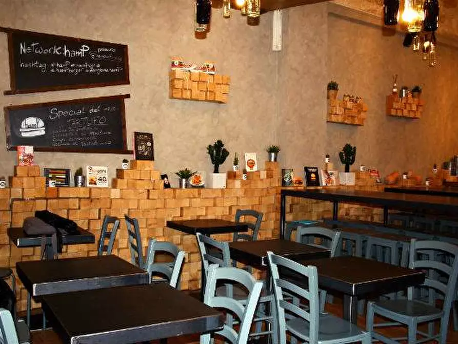 Immagine 2 di Attività commerciale in vendita  a Varese