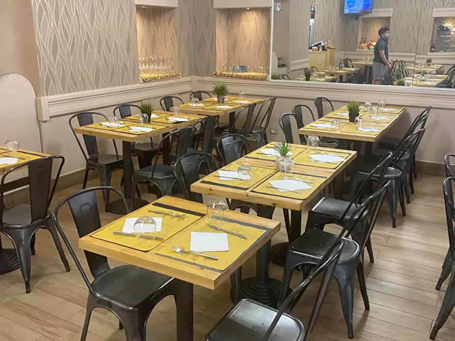 Immagine 1 di Attività commerciale in vendita  a Milano