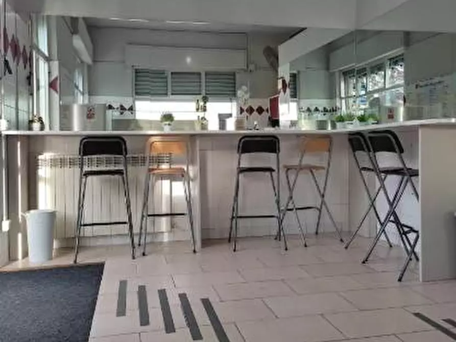 Immagine 1 di Attività commerciale in vendita  a Olgiate Olona