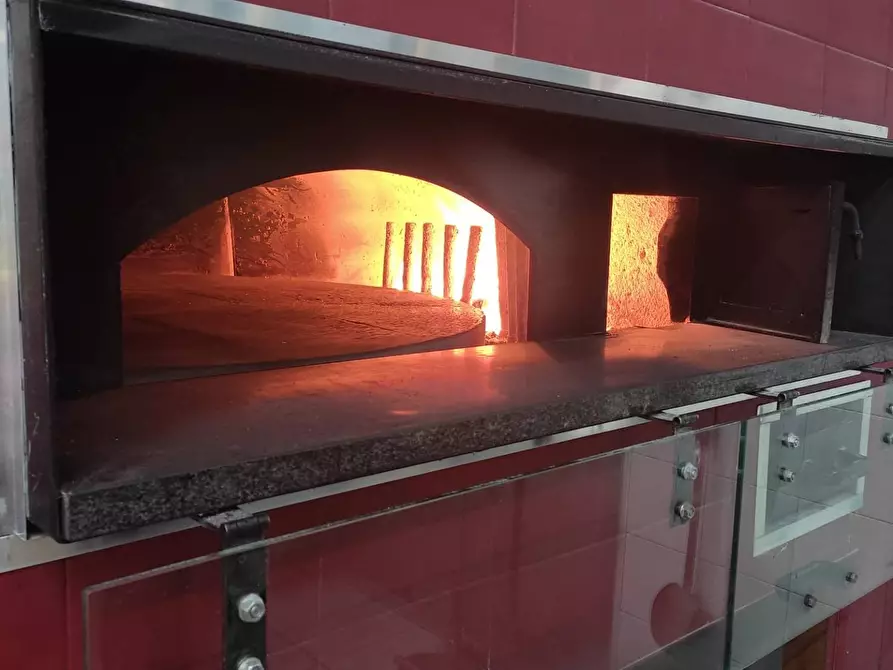 Immagine 2 di Attività commerciale in vendita  a Olgiate Olona