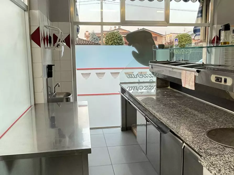 Immagine 3 di Attività commerciale in vendita  a Olgiate Olona