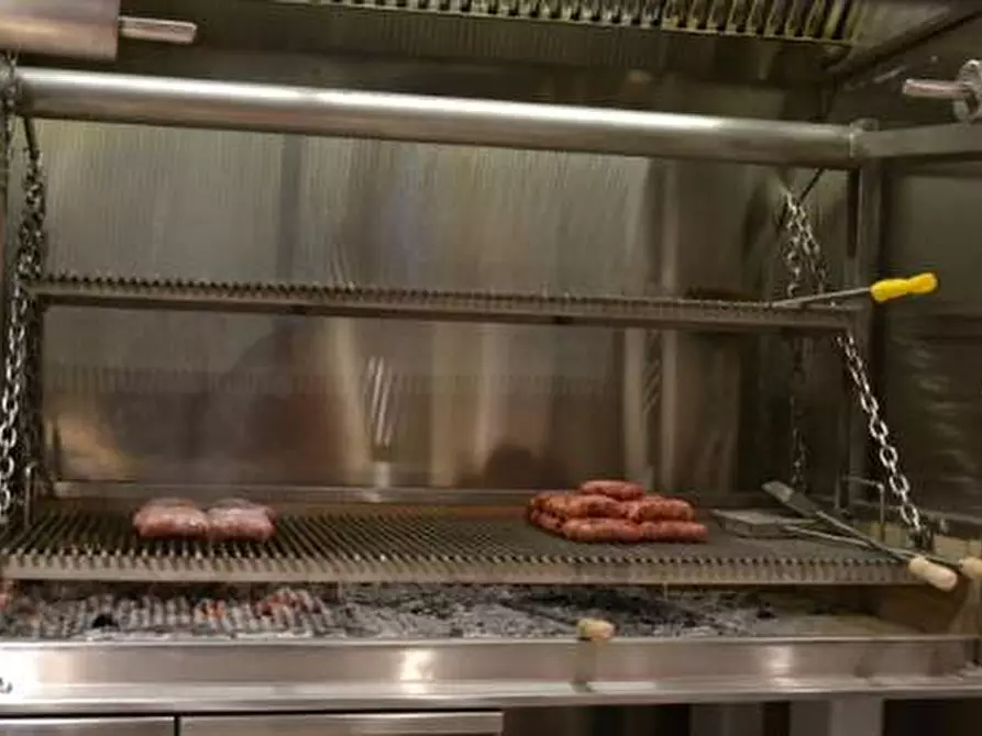 Immagine 2 di Attività commerciale in vendita  a Lainate