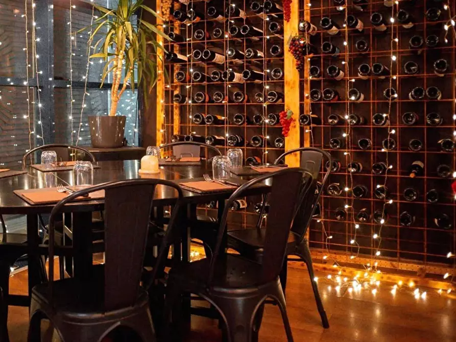 Immagine 1 di Attività commerciale in vendita  a Lainate