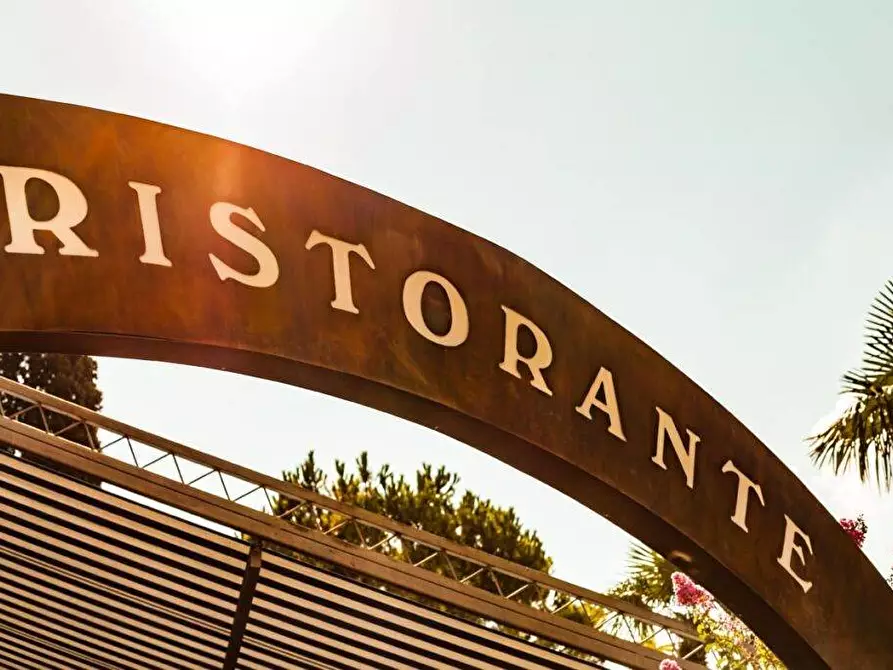 Immagine 3 di Attività commerciale in vendita  a Saronno